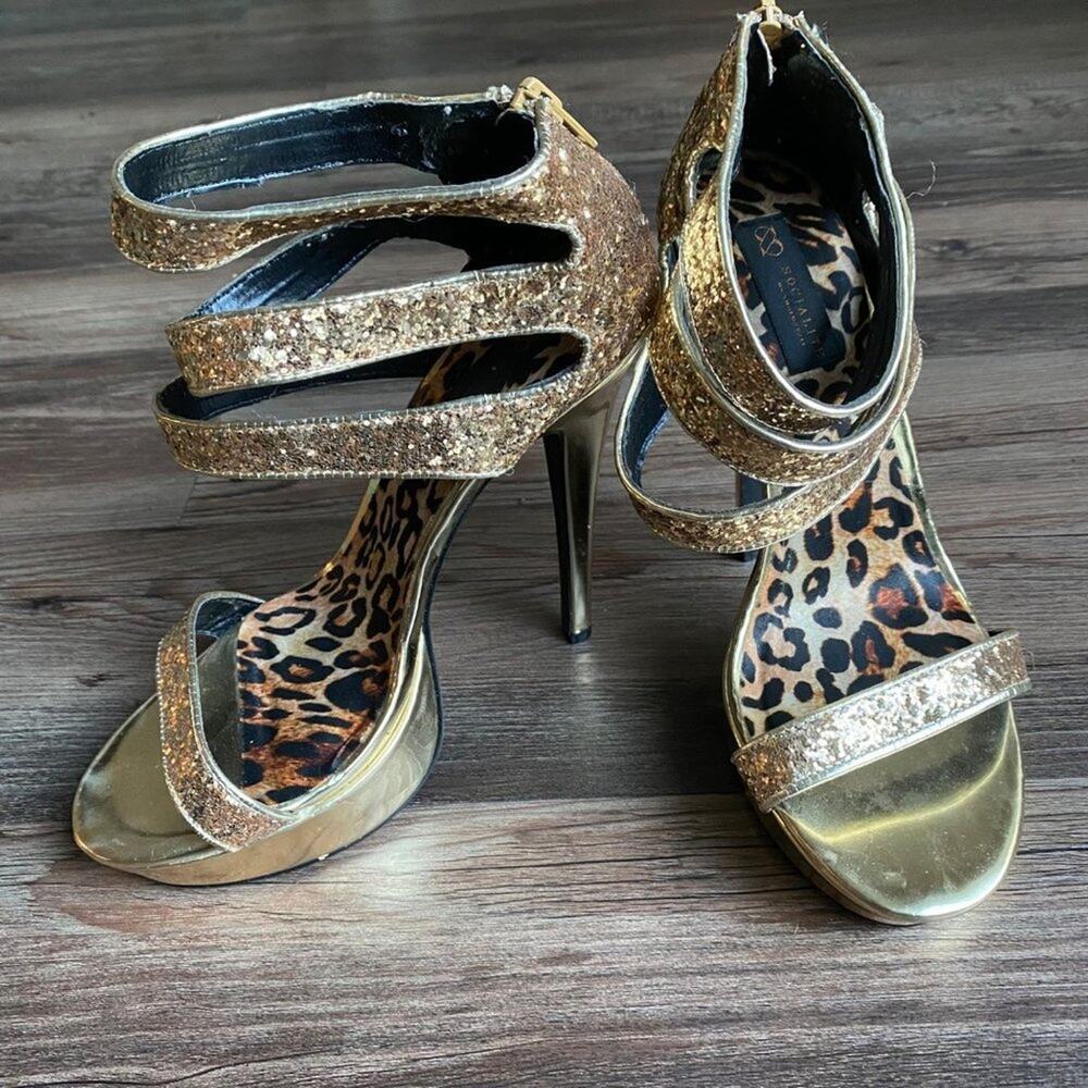 Socialite by: Shoe dazzel sz‎ 8.5 gold Y2K platform stilletto glitter heels